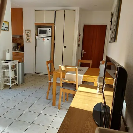 3 Pers Avec Terrasse Proche Et Commerces - Fr-1-776-123 아파트