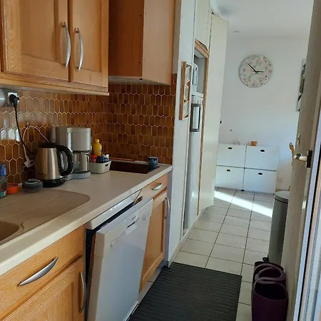 Apartment 3 Pers Avec Terrasse Proche Et Commerces - Fr-1-776-123